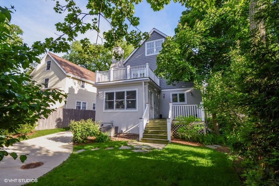 807 Cherry Street Winnetka, IL 60093 - Photo 31 of 37 a house view with a garden space