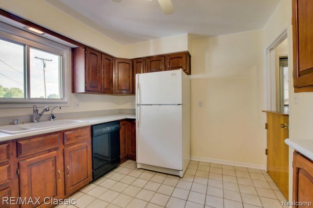 50821 Geddes Road Canton, MI 48188 - Photo 14 of 26 Generous storage.