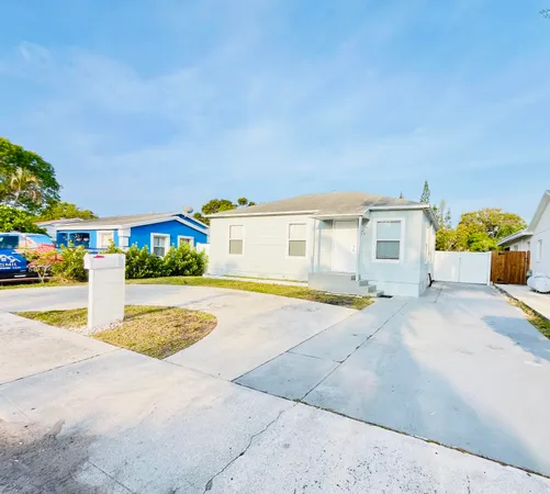 $2,700 | 909 North C Street, Lake Worth Beach, FL 33460