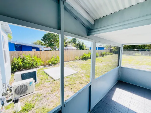 $2,700 | 909 North C Street, Lake Worth Beach, FL 33460
