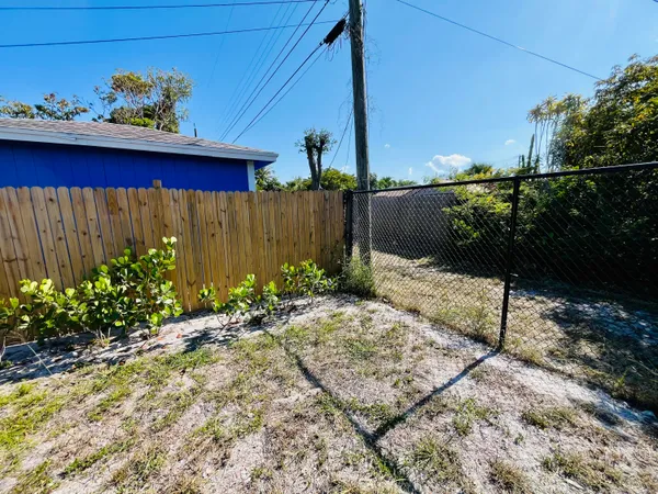 $2,700 | 909 North C Street, Lake Worth Beach, FL 33460