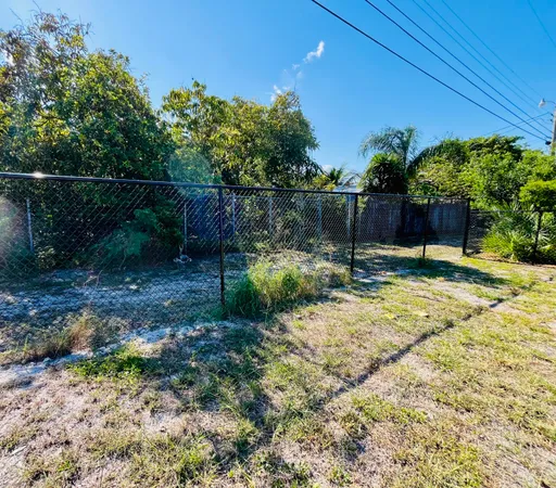 $2,700 | 909 North C Street, Lake Worth Beach, FL 33460