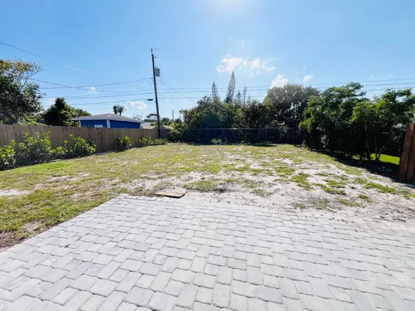 $2,700 | 909 North C Street, Lake Worth Beach, FL 33460