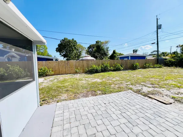 $2,700 | 909 North C Street, Lake Worth Beach, FL 33460