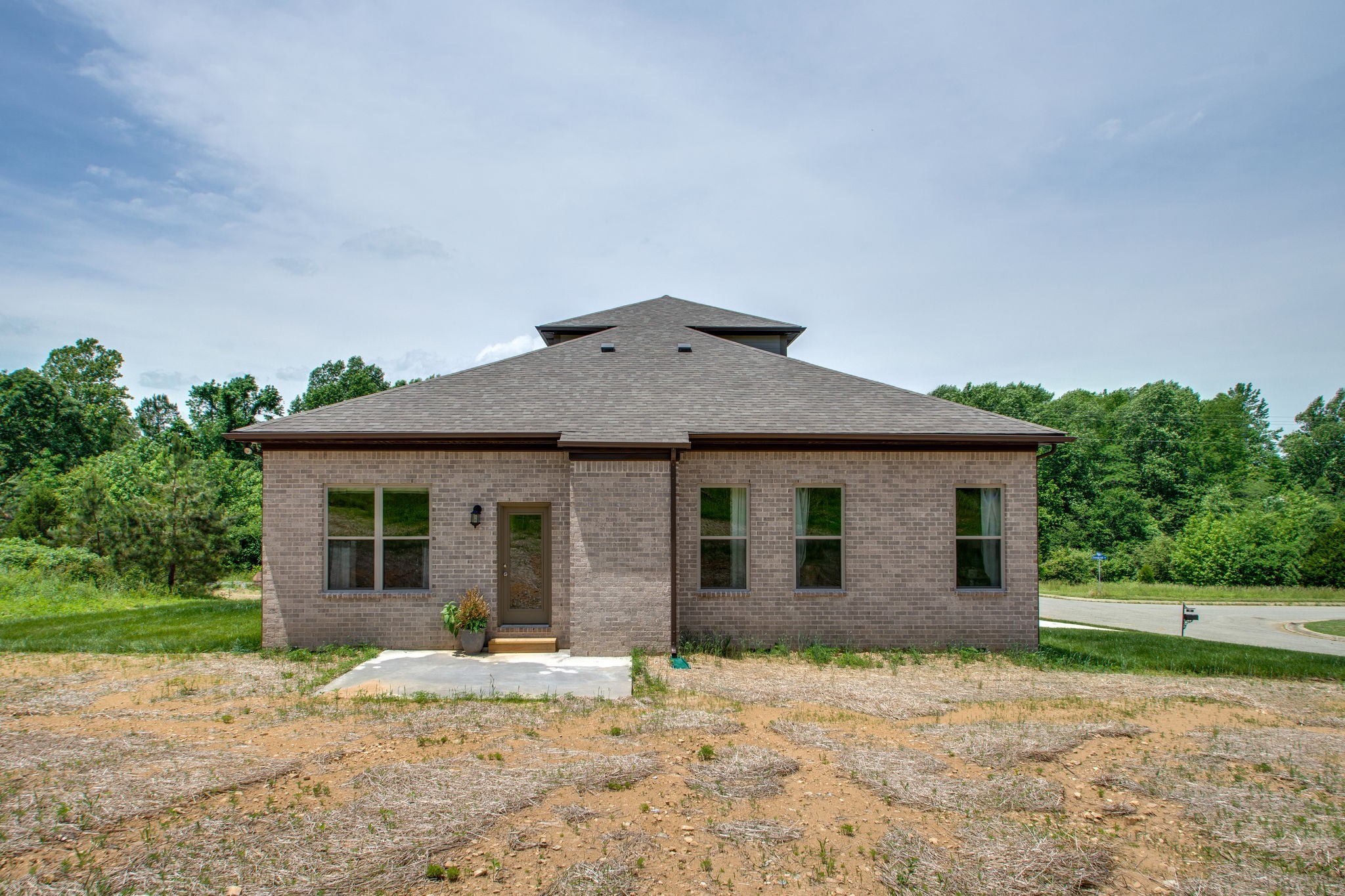 966 Hunters Lane Springfield, TN 37172 - Photo 25 of 27 a front view of a house with a yard