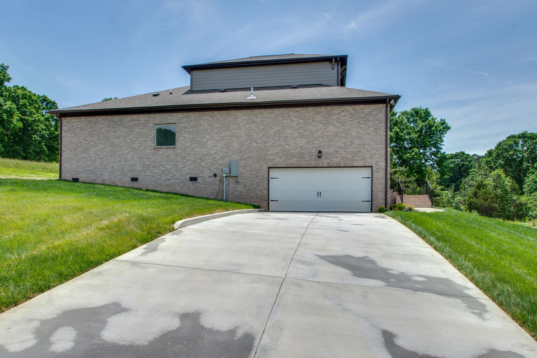 966 Hunters Lane Springfield, TN 37172 - Photo 27 of 27 a front view of a house with a yard