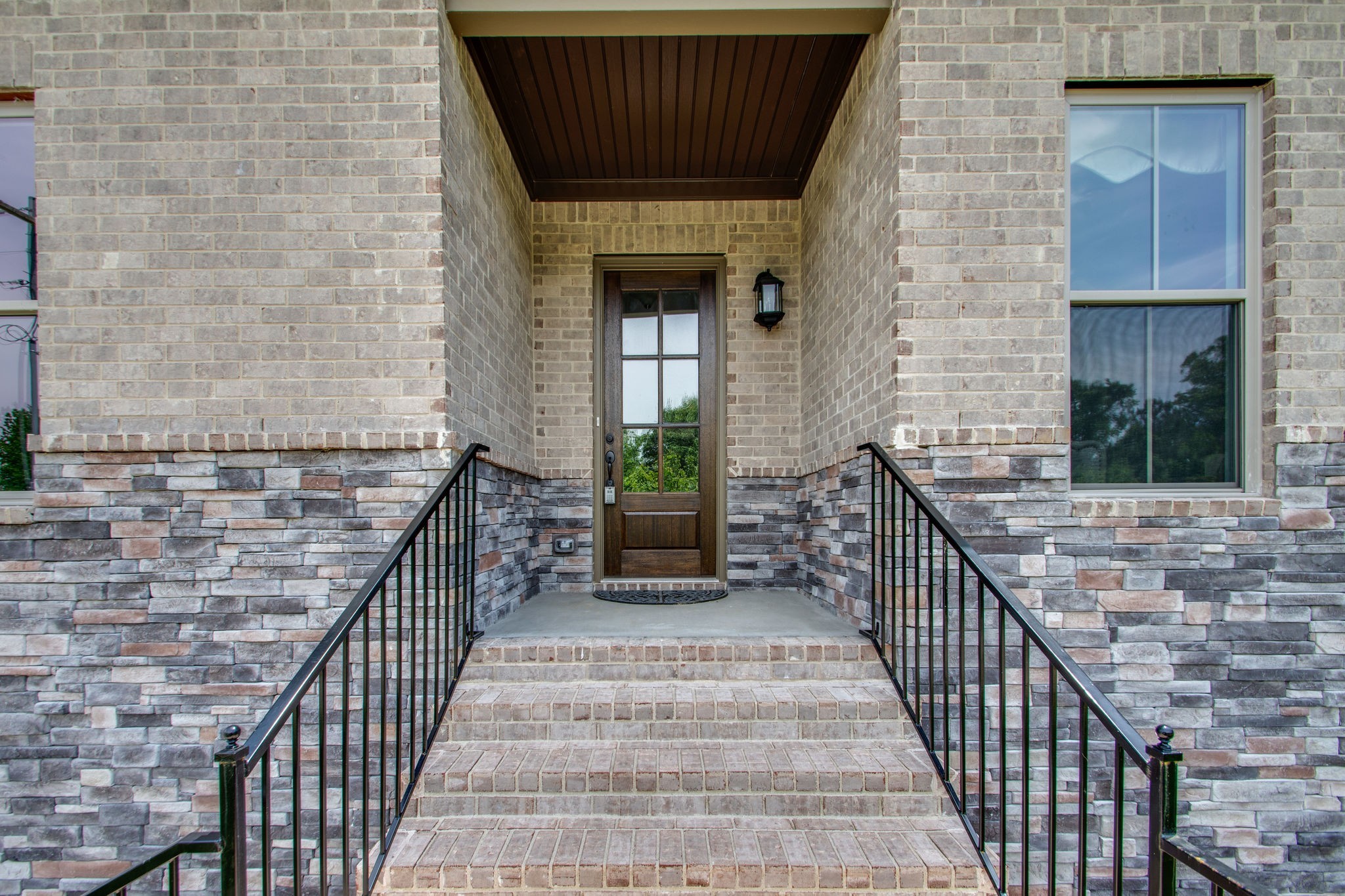 966 Hunters Lane Springfield, TN 37172 - Photo 5 of 27 a view of house with wooden floor