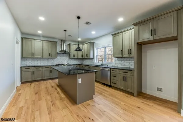 $1,350,000 | 28 King George Road, Warren, NJ 07059