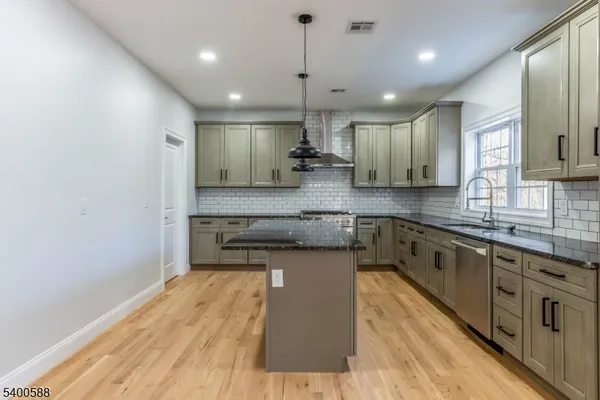 $1,350,000 | 28 King George Road, Warren, NJ 07059