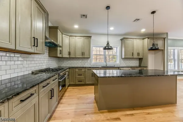 $1,350,000 | 28 King George Road, Warren, NJ 07059