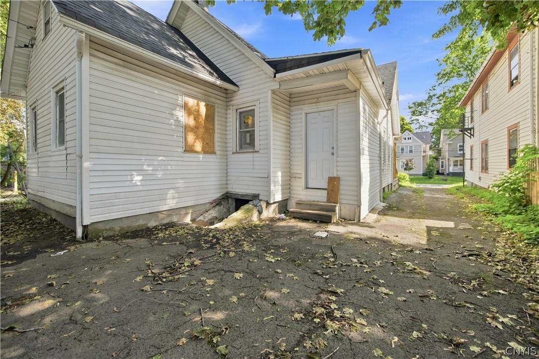 78 Ave B Rochester, NY 14621 - Photo 4 of 29 Gallery Image 4