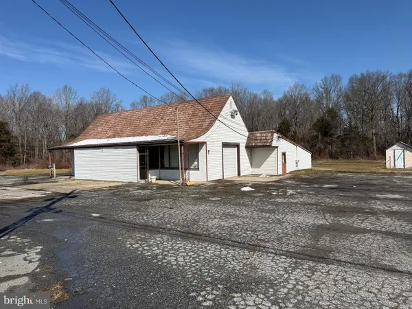 $699,999 | 4640 Dupont Parkway, Townsend, DE 19734