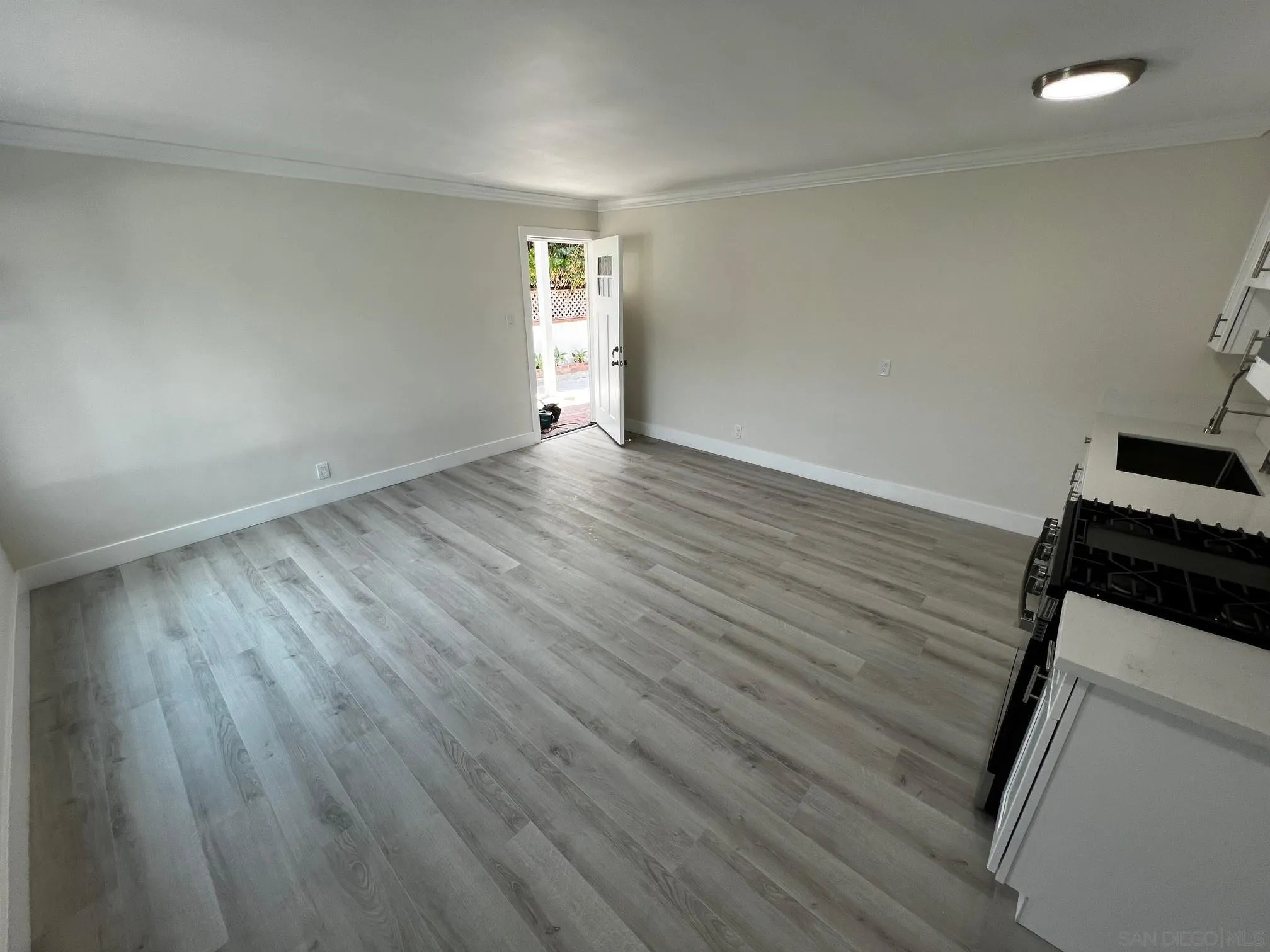 525 South Freeman Street Oceanside, CA 92054 - Photo 8 of 26