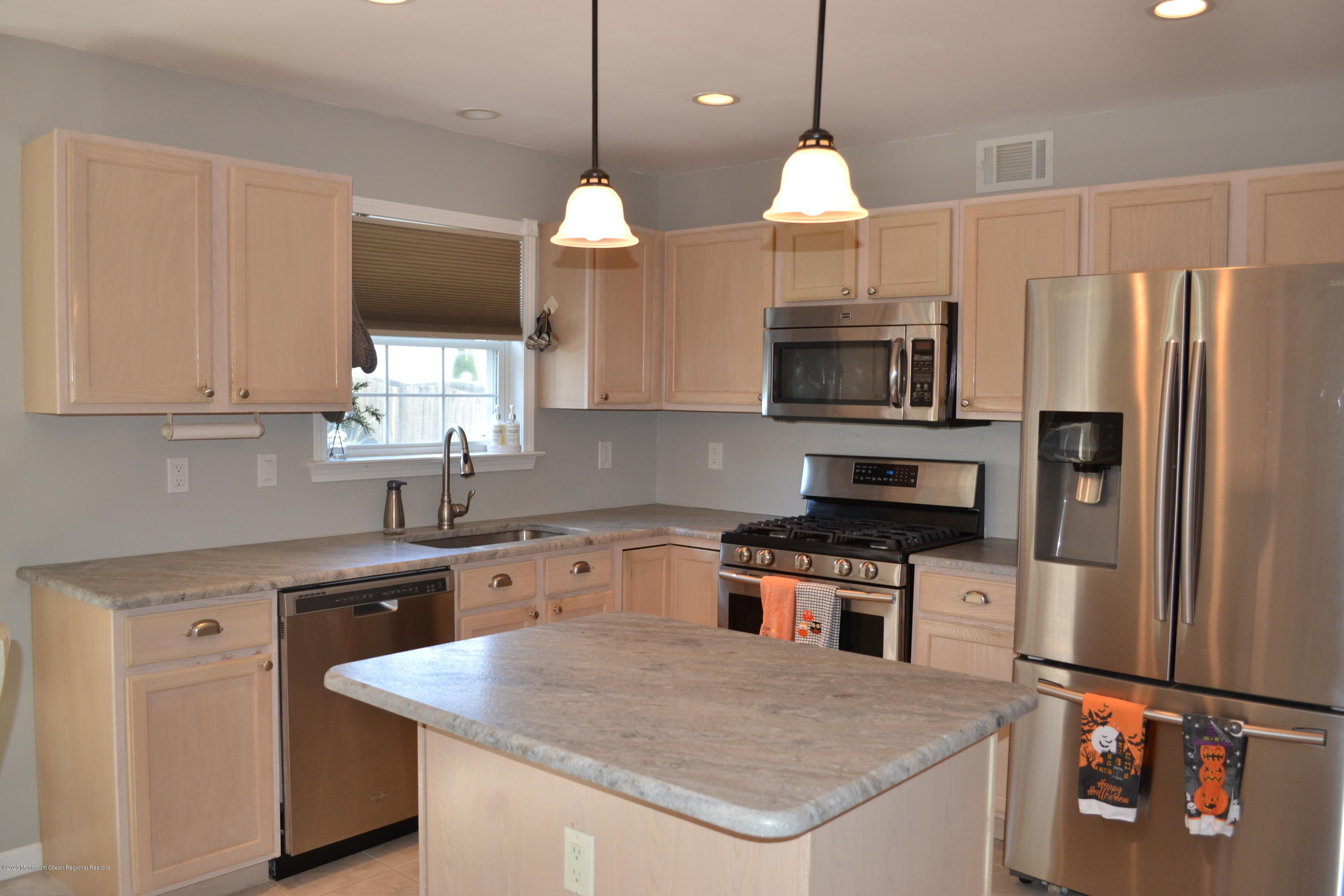 125 Brigantine Road Manahawkin, NJ 08050 - Photo 9 of 72 DSC_0865