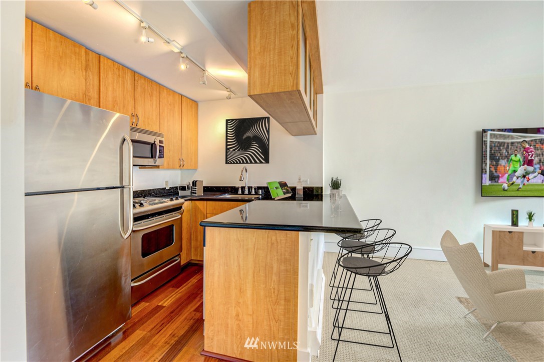 1105 Spring Street, Unit 1109 Seattle, WA 98104 - Photo 4 of 32