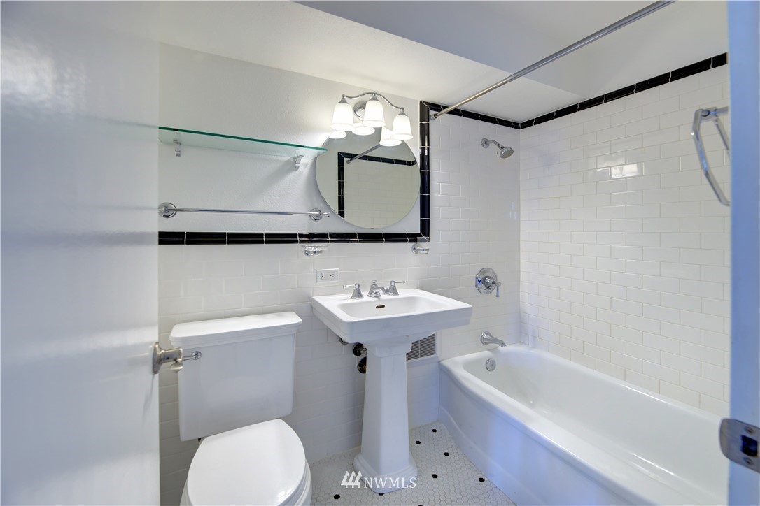 1105 Spring Street, Unit 1109 Seattle, WA 98104 - Photo 8 of 32