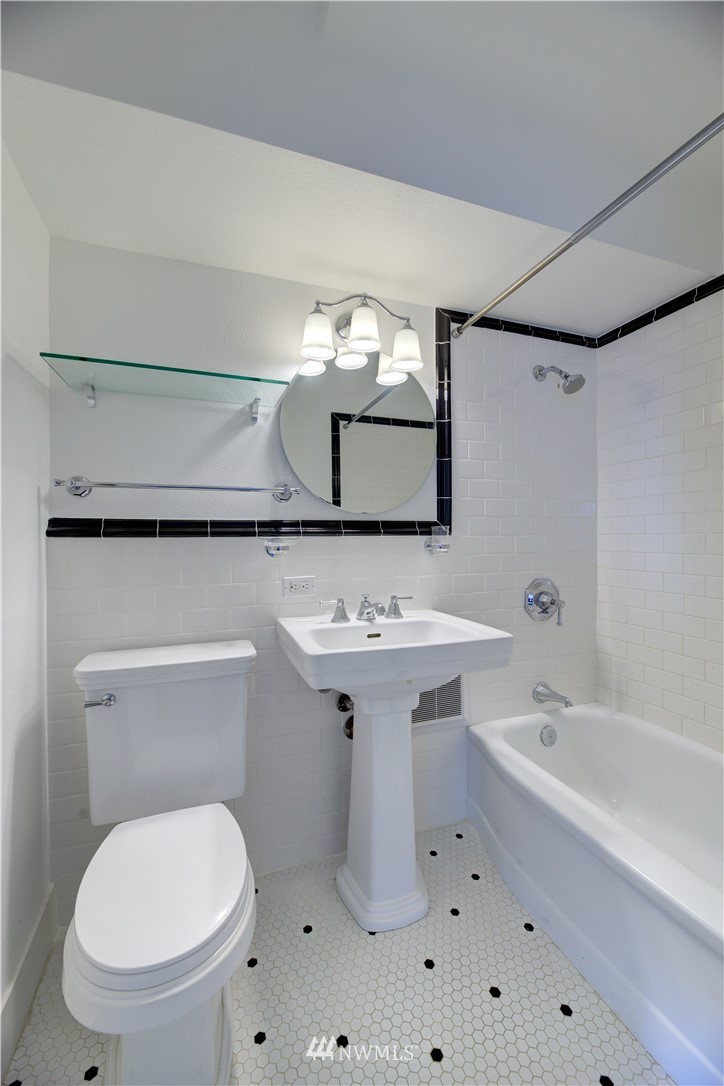 1105 Spring Street, Unit 1109 Seattle, WA 98104 - Photo 9 of 32