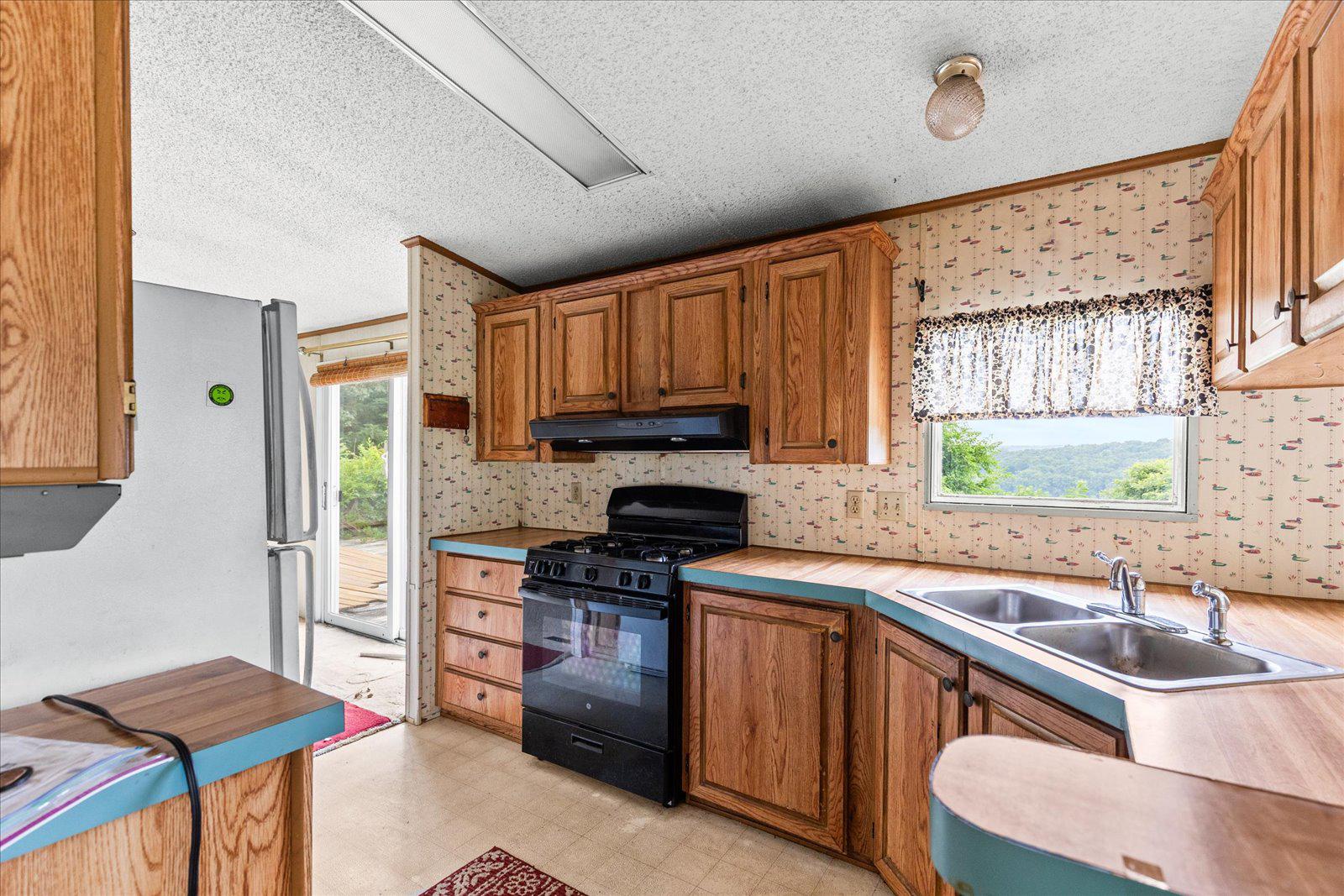 333 Newcomer Road Windsor, PA 17366 - Photo 80 of 112 Mobile Home Kitchen