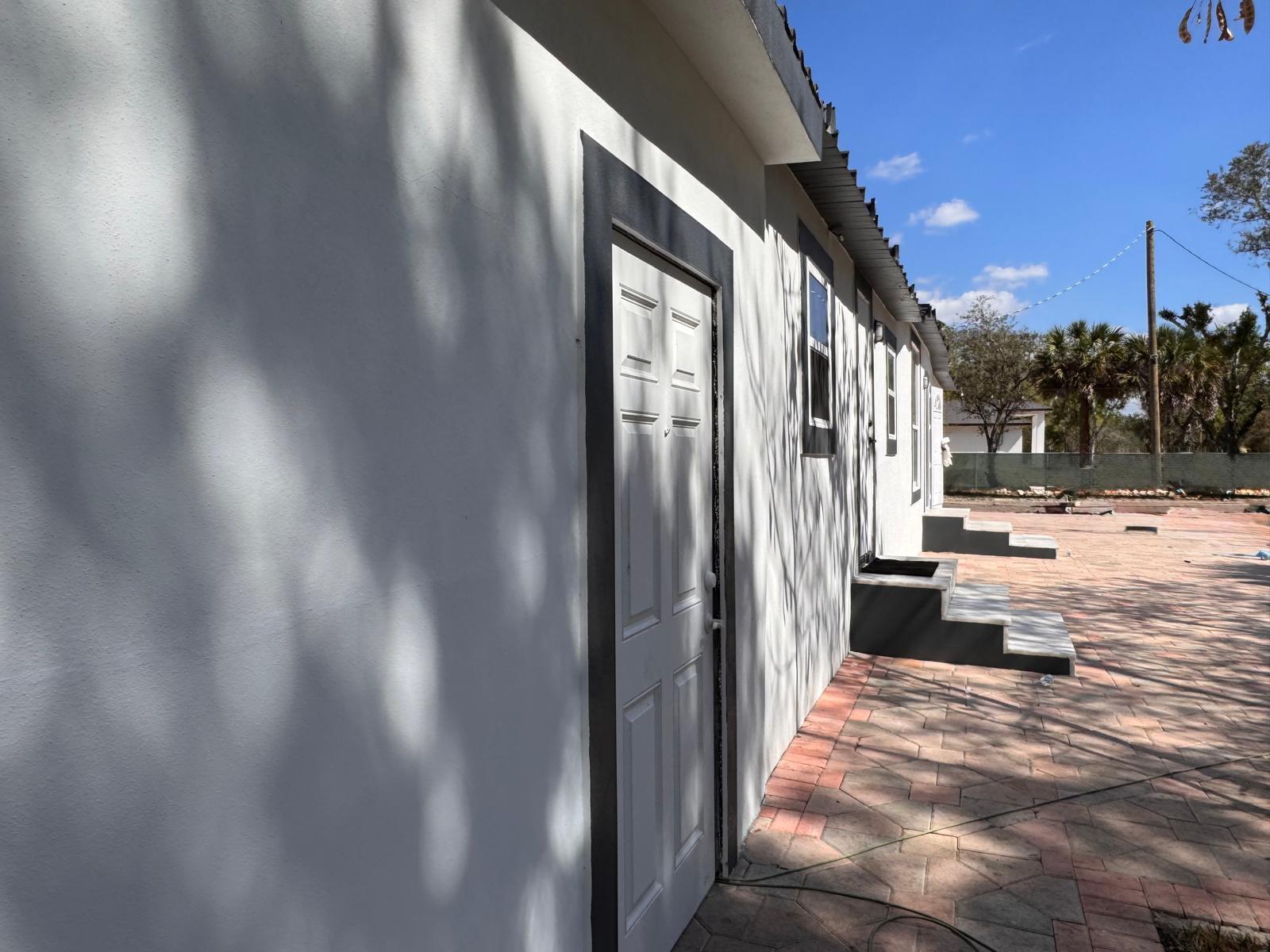 357 Hunting Club Avenue Clewiston, FL 33440 - Photo 20 of 37 a view of a living room and bathroom