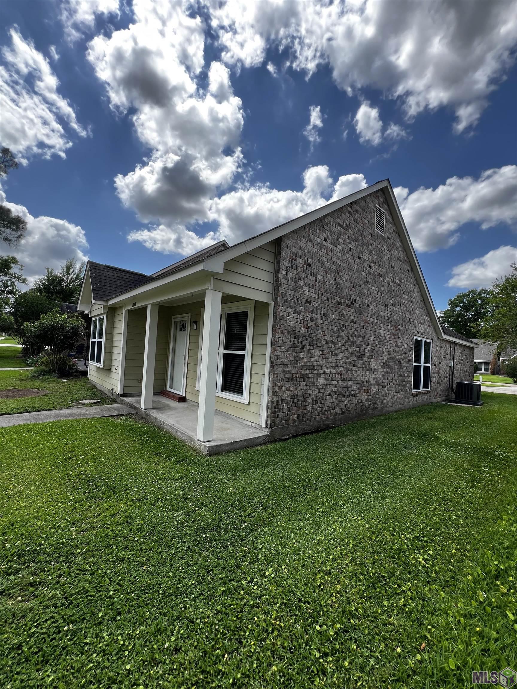 1741 Twisted Oak Lane Baton Rouge, LA 70810 - Photo 2 of 11