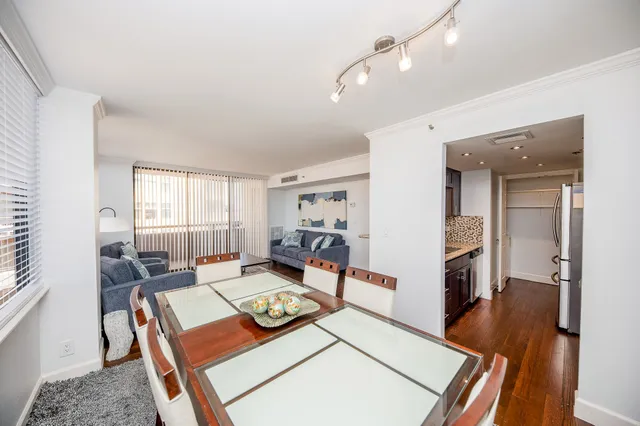 $2,350 | 3525 Sage Road, Unit 710, Houston, TX 77056