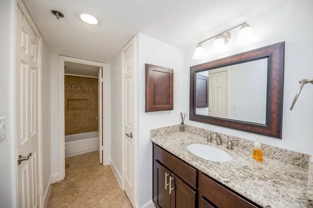 $2,350 | 3525 Sage Road, Unit 710, Houston, TX 77056