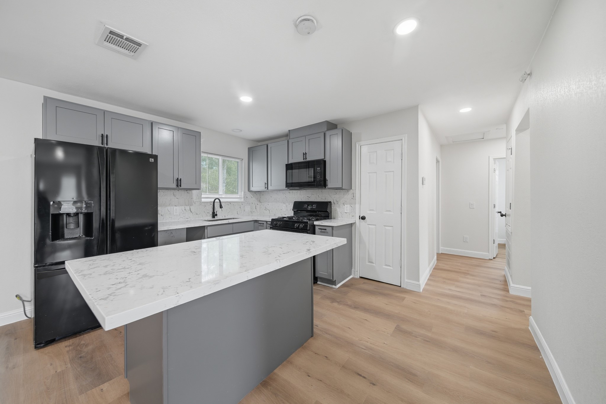 5207 Enyart Street Houston, TX 77021 - Photo 16 of 39 Beautiful open concept kitchen
