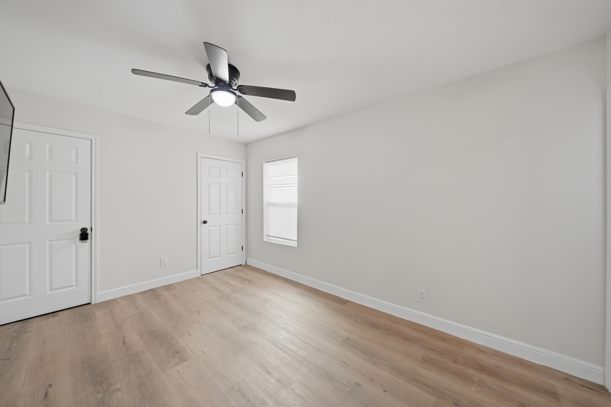 5207 Enyart Street Houston, TX 77021 - Photo 20 of 39 The primary bedroom is spacious with dual closets
