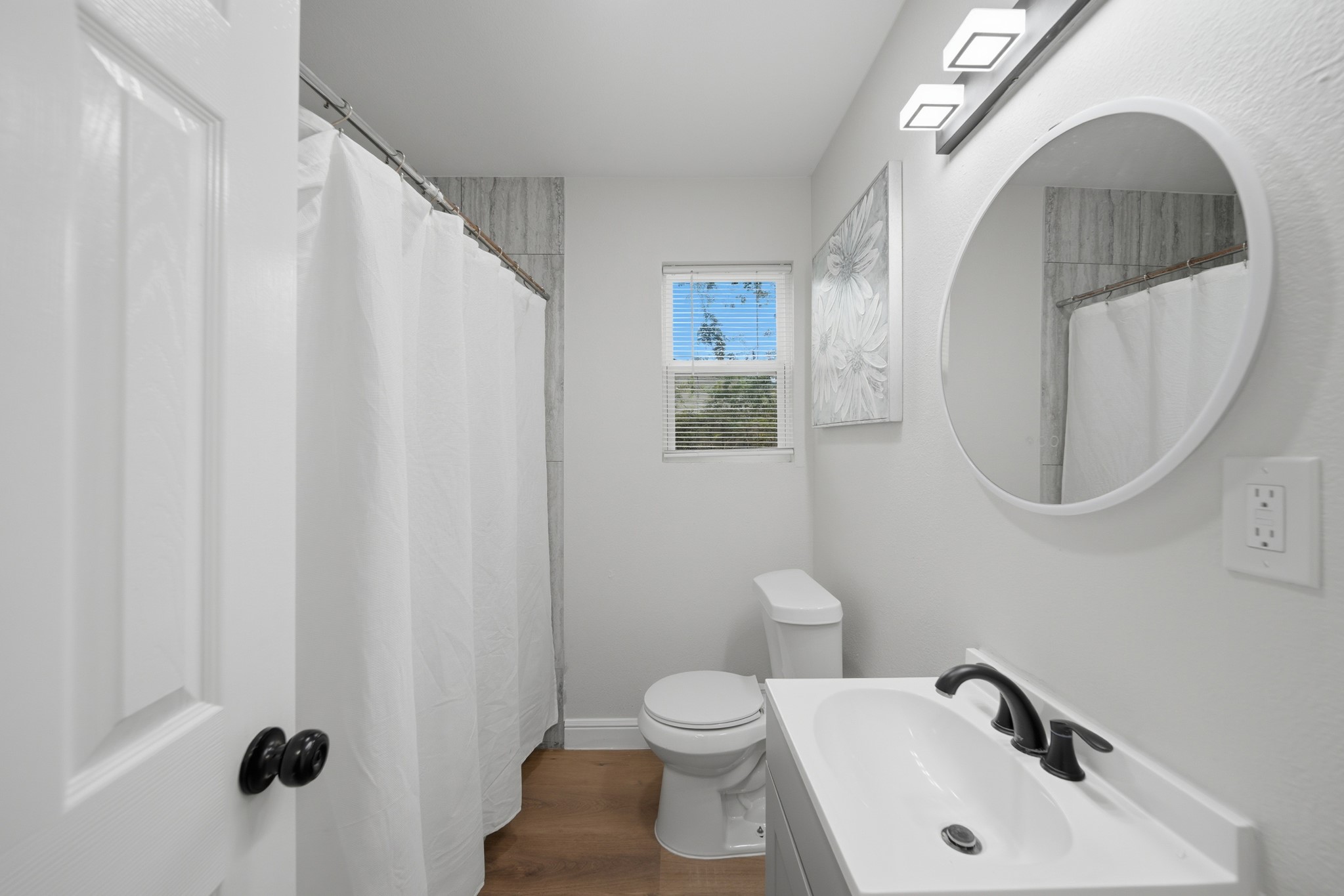 5207 Enyart Street Houston, TX 77021 - Photo 26 of 39 The second bathroom is modern and luxurious just waiting on guests