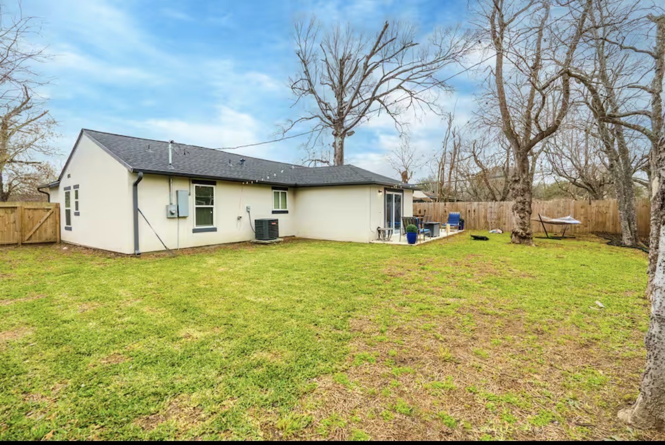 5207 Enyart Street Houston, TX 77021 - Photo 32 of 39 Spacious backyard
