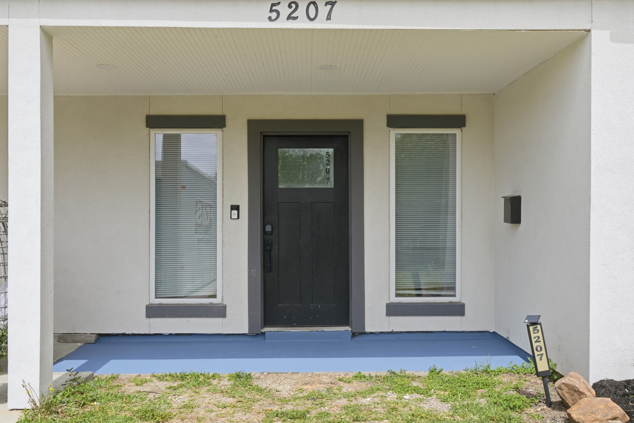 5207 Enyart Street Houston, TX 77021 - Photo 5 of 39 Such an inviting entrance, come on in!