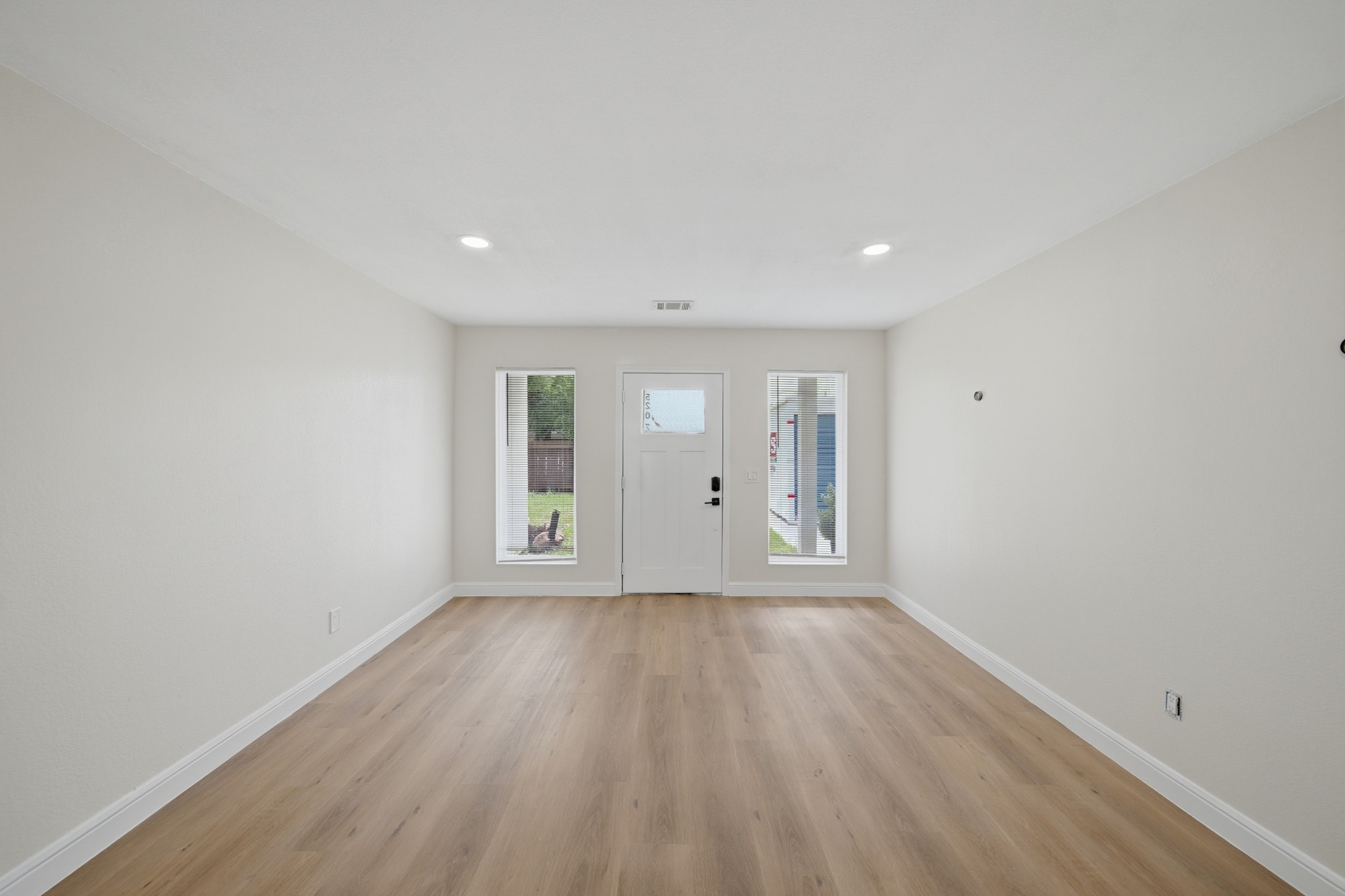 5207 Enyart Street Houston, TX 77021 - Photo 8 of 39 Sunlight pours in revealing the beautiful natural lighting