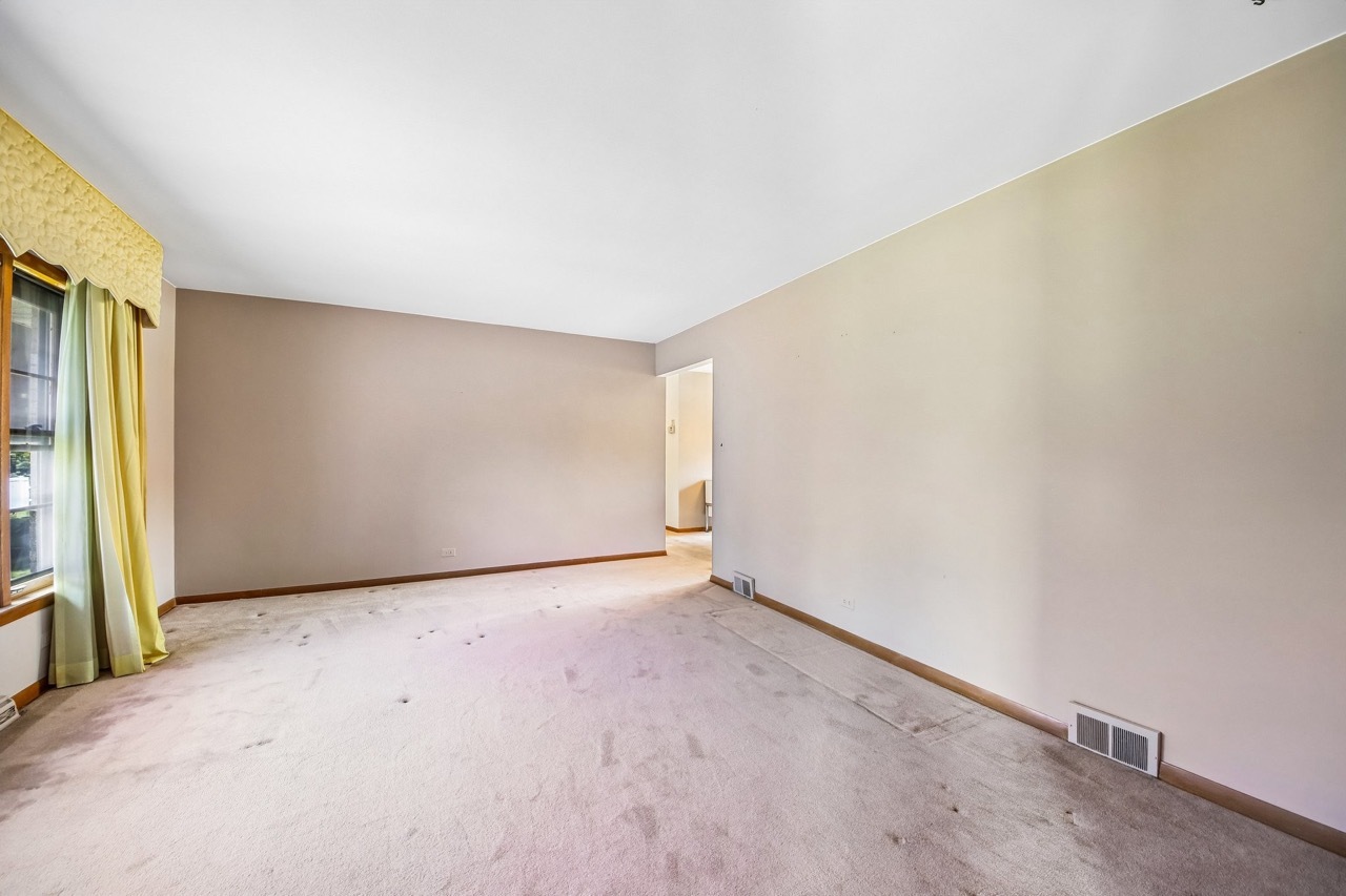 418 Highland Road Willowbrook, IL 60527 - Photo 10 of 44