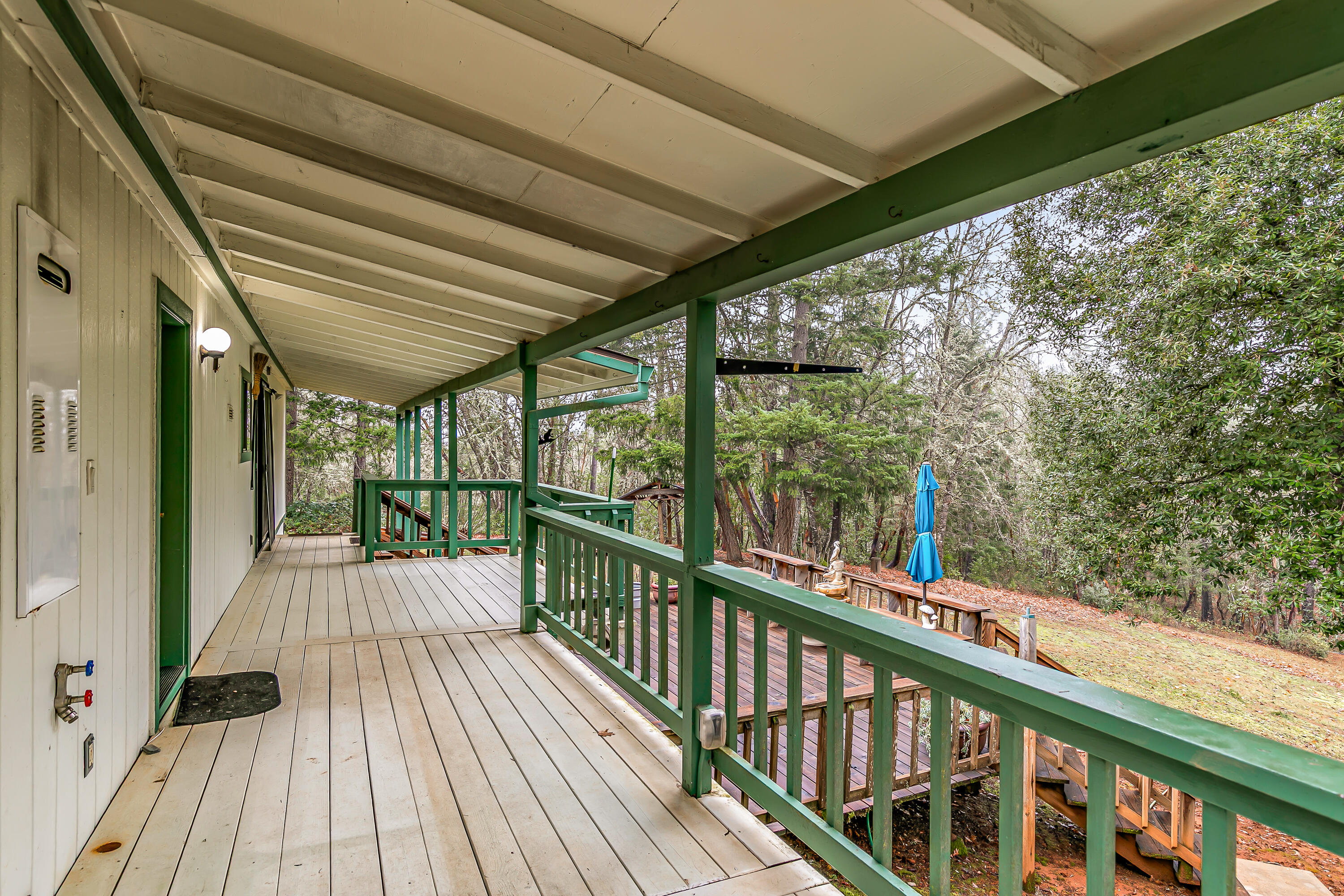 420 Crystal Springs Road Grants Pass, OR 97527 - Photo 29 of 40 Back covered porch