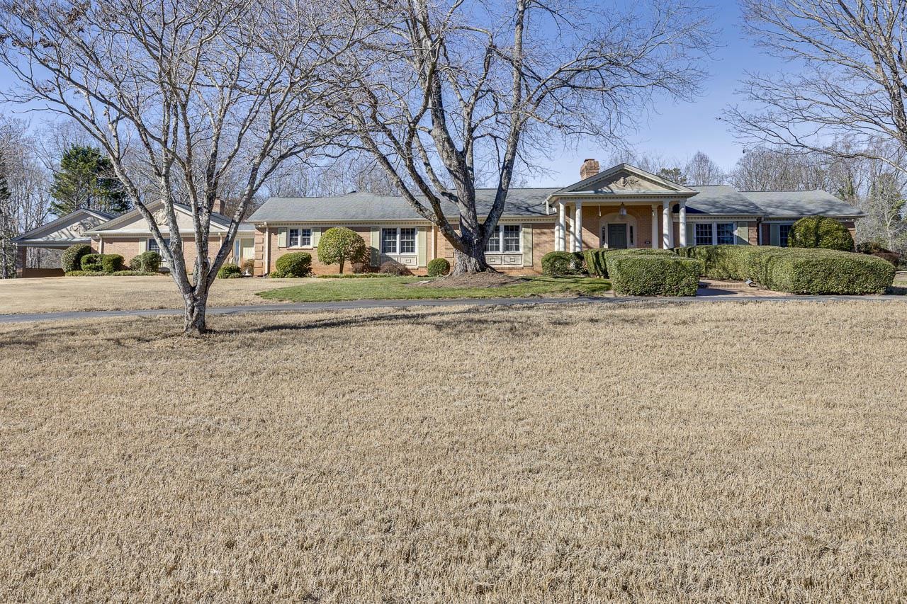 136 Club Drive Simpsonville, SC 29681 - Photo 3 of 46