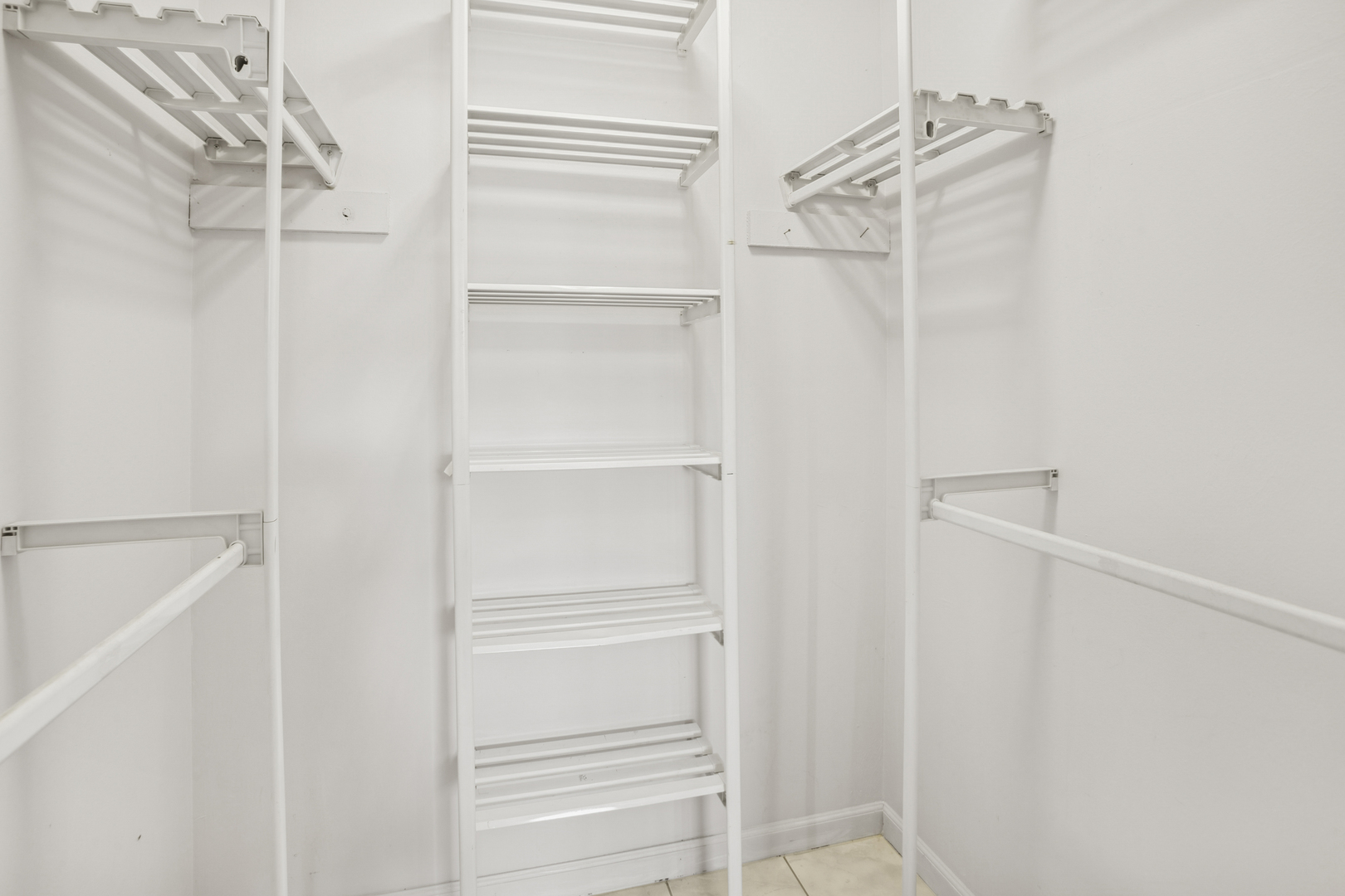 8905 Knight Avenue, Unit 211 Des Plaines, IL 60016 - Photo 18 of 24 a view of walk in closet