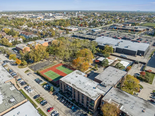 $225,000 | 8905 Knight Avenue, Unit 211, Des Plaines, IL 60016