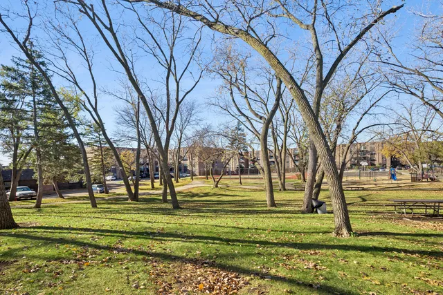 $225,000 | 8905 Knight Avenue, Unit 211, Des Plaines, IL 60016