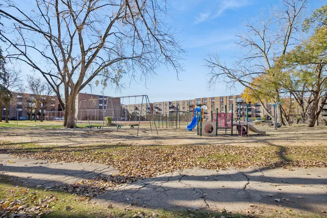 $225,000 | 8905 Knight Avenue, Unit 211, Des Plaines, IL 60016