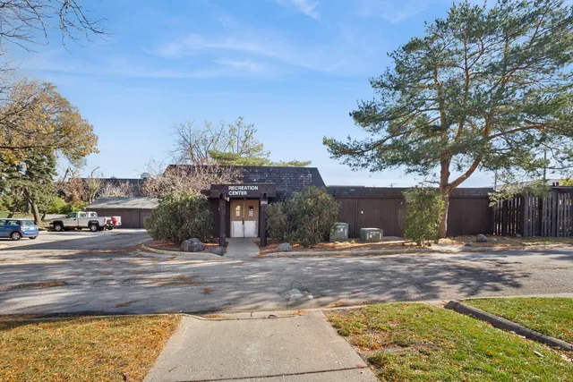 $225,000 | 8905 Knight Avenue, Unit 211, Des Plaines, IL 60016