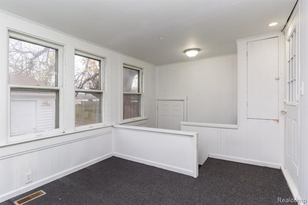 8175 Central Street Center Line, MI 48015 - Photo 16 of 27