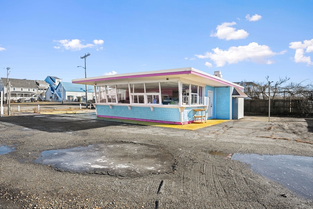 17 Dyke Road Marshfield, MA 02020 - Photo 2 of 11