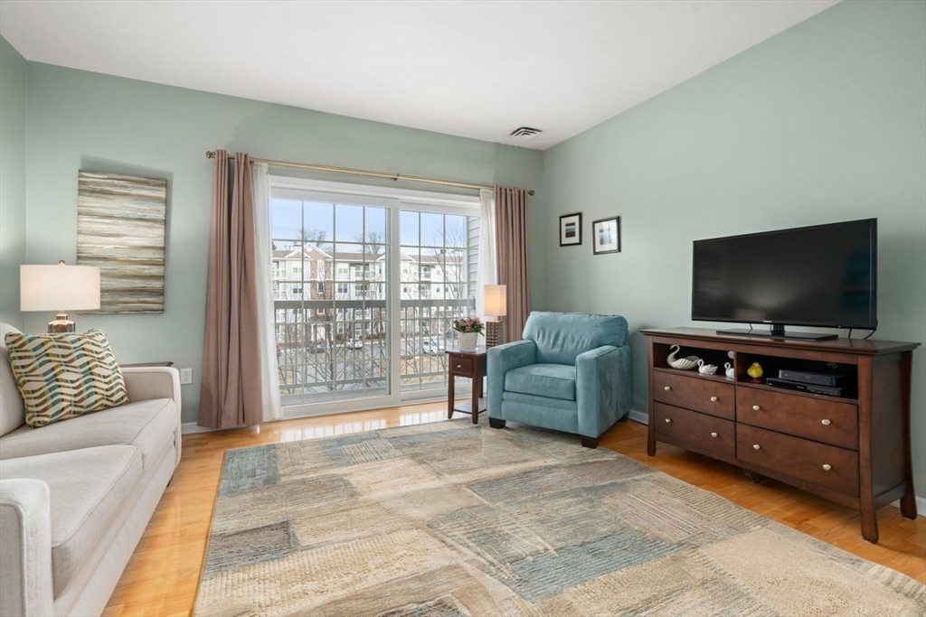 9 Abigail Way, Unit 3002 Reading, MA 01867 - Photo 2 of 20