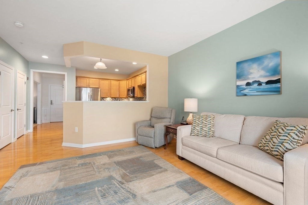 9 Abigail Way, Unit 3002 Reading, MA 01867 - Photo 3 of 20