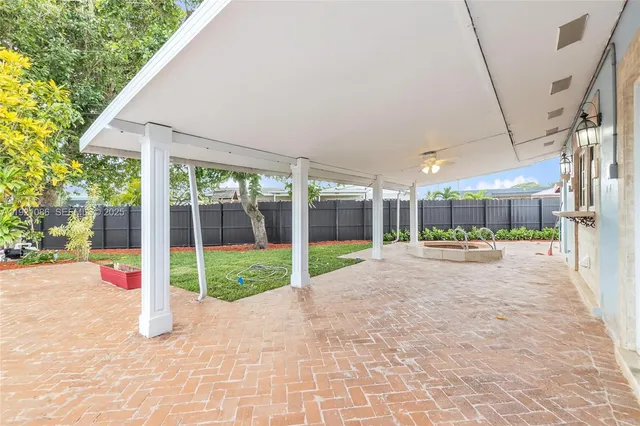 a view of a house with backyard and porch