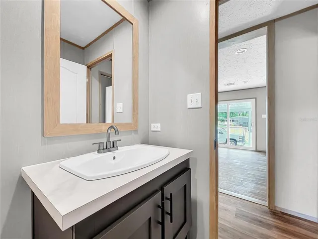 a en suite bathroom with a sink and a mirror