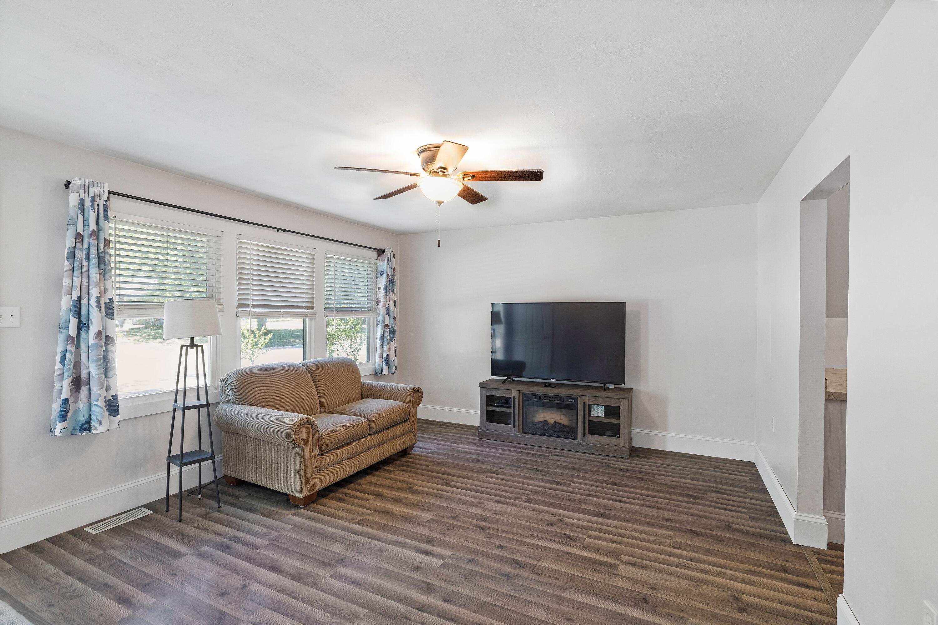 707-1 Imperial Road Valparaiso, IN 46385 - Photo 5 of 17 a living room with furniture and a flat screen tv