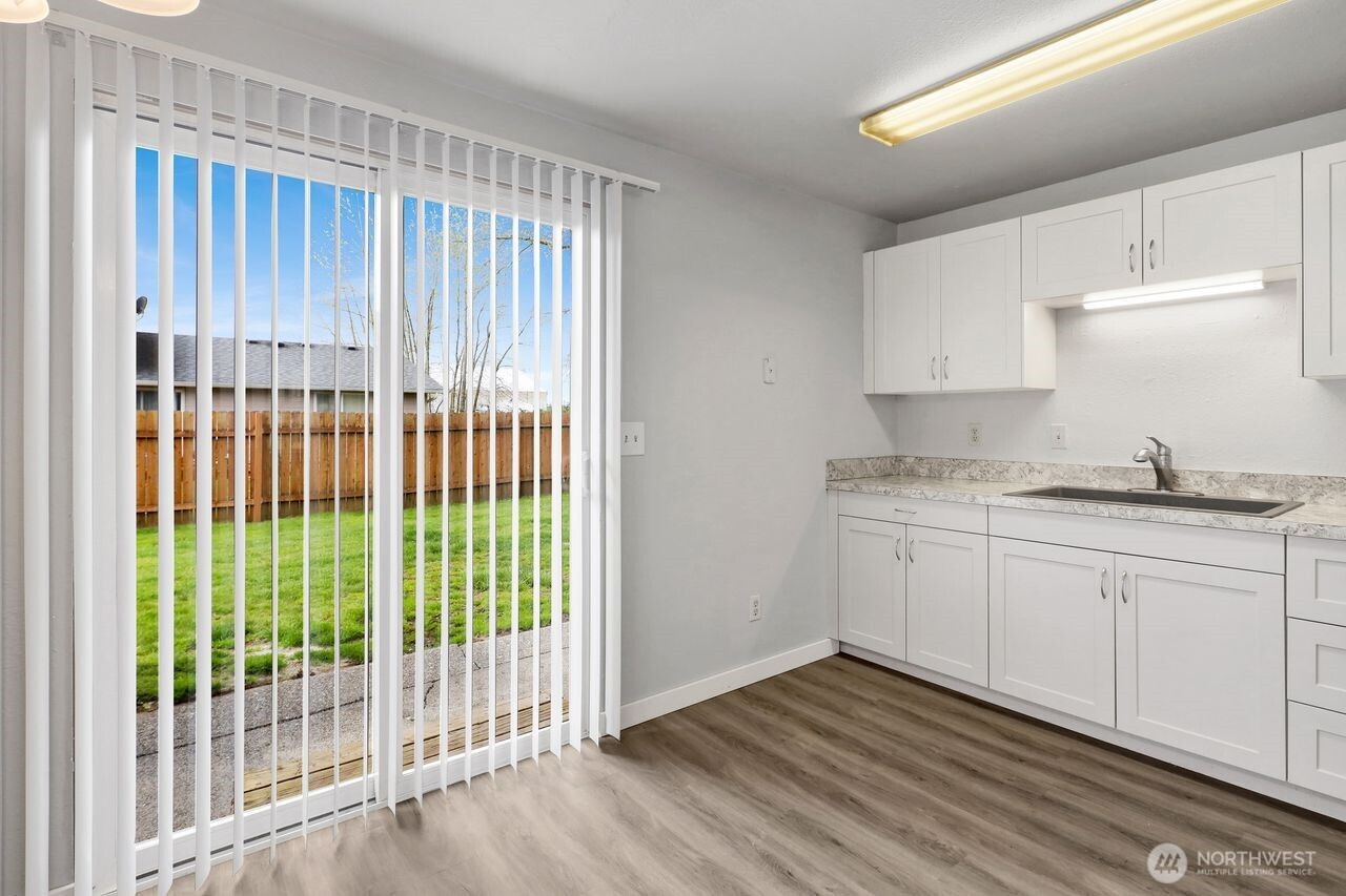 211 Maple Street Lynden, WA 98264 - Photo 11 of 36