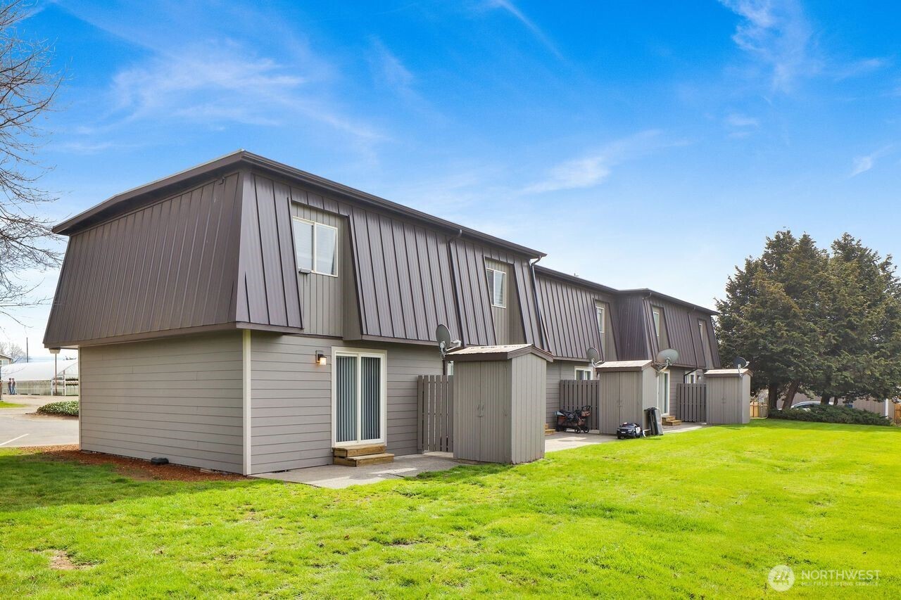 211 Maple Street Lynden, WA 98264 - Photo 2 of 36