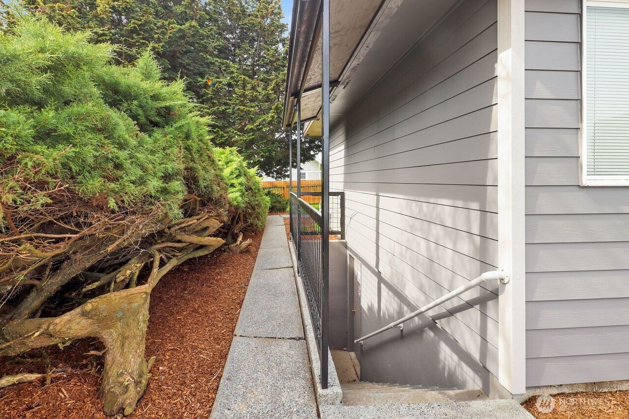 211 Maple Street Lynden, WA 98264 - Photo 6 of 36